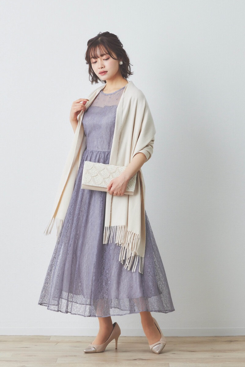 グレーのギャザースリーブレースアップドレス