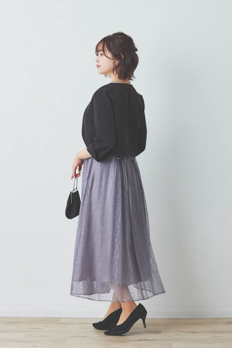 グレーのギャザースリーブレースアップドレス