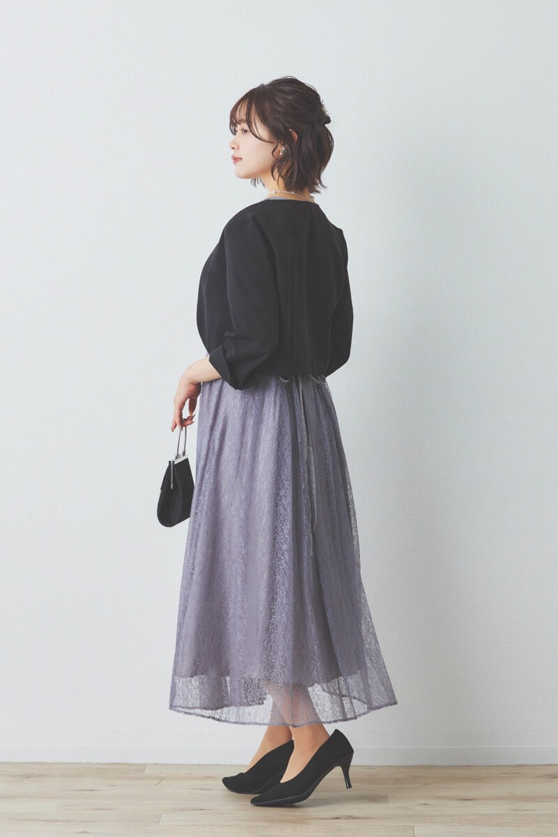 グレーのギャザースリーブレースアップドレス