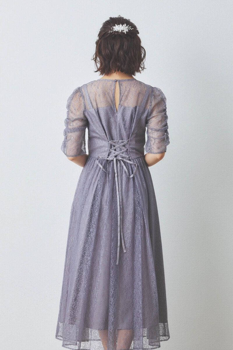 グレーのギャザースリーブレースアップドレス
