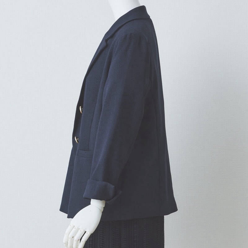 ネイビーの艶消し金ボタンジャケット
