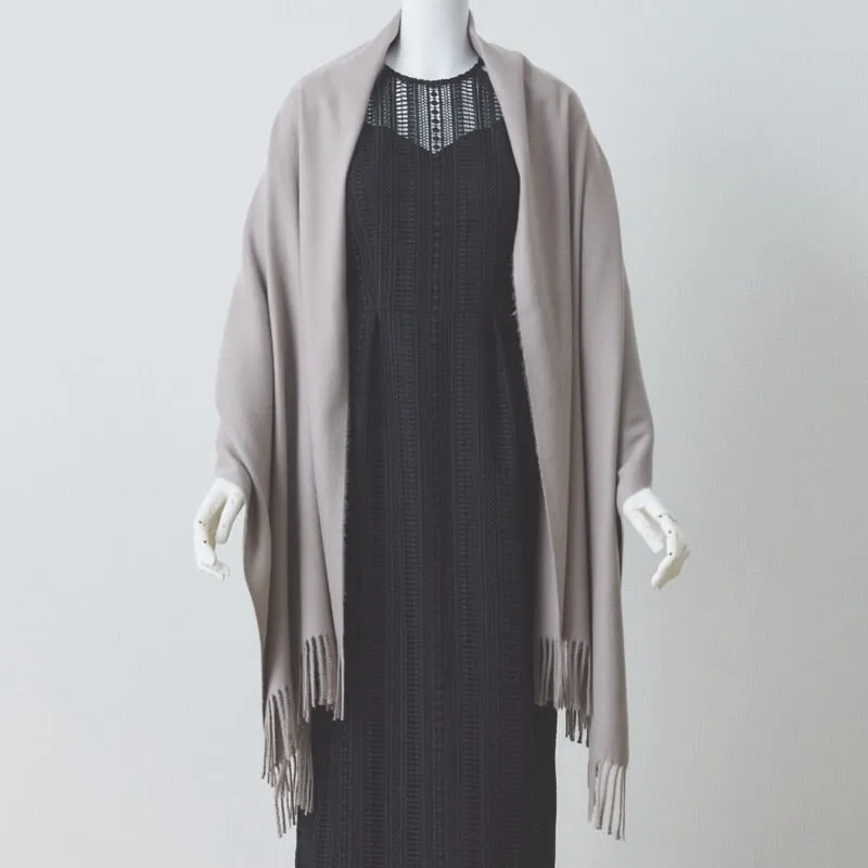 グレージュのカシミアタッチストール