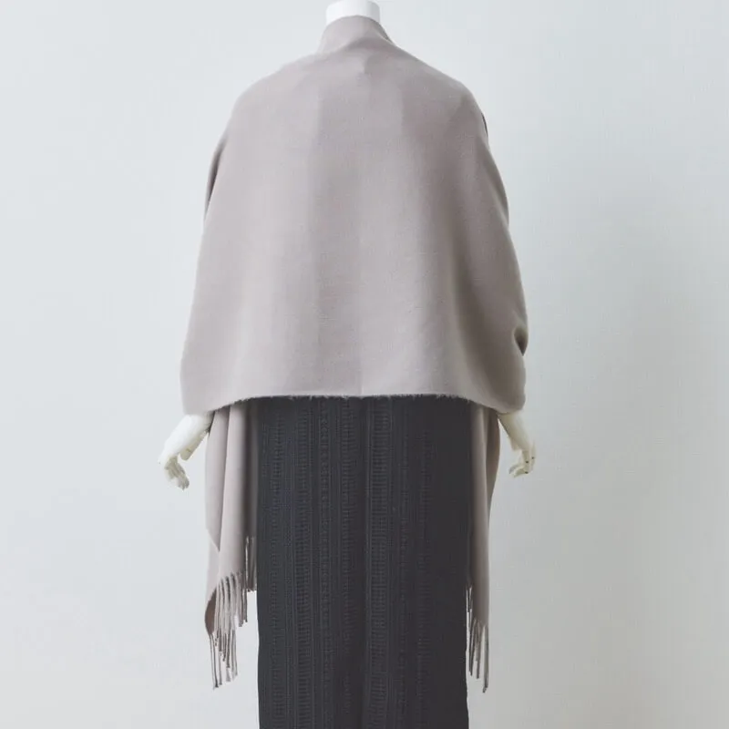 グレージュのカシミアタッチストール