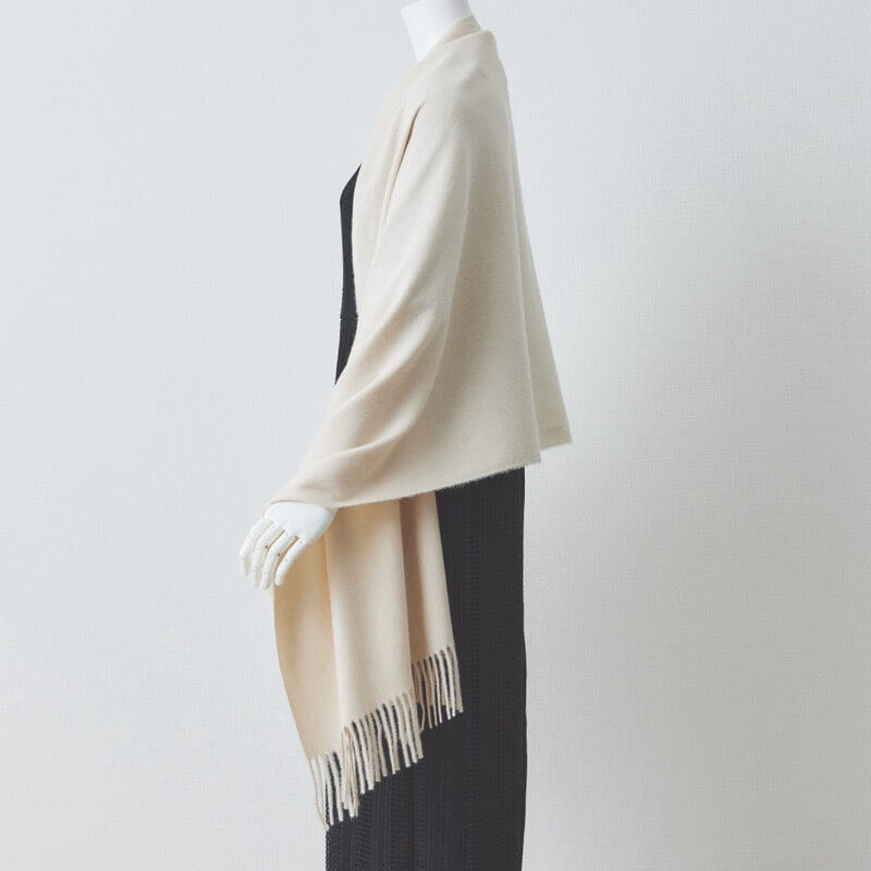アイボリーのカシミヤタッチストール
