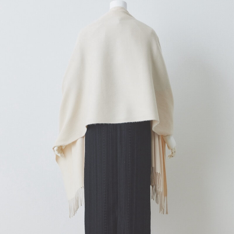 アイボリーのカシミヤタッチストール