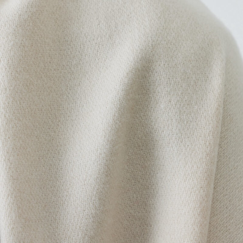 アイボリーのカシミヤタッチストール