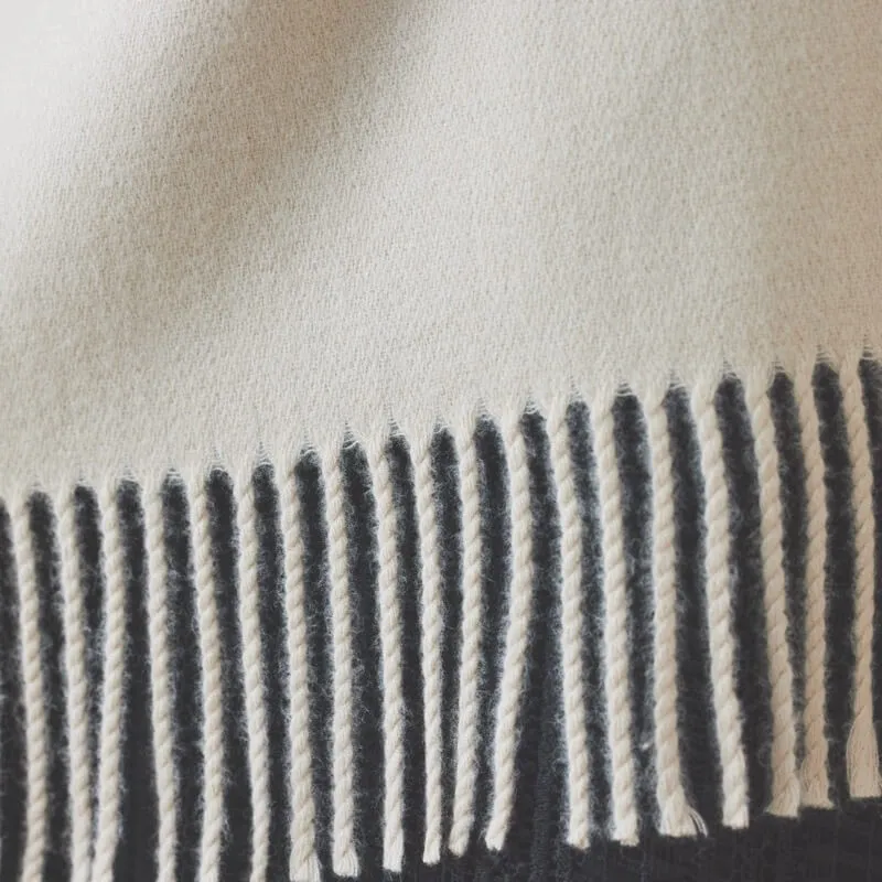 アイボリーのカシミヤタッチストール