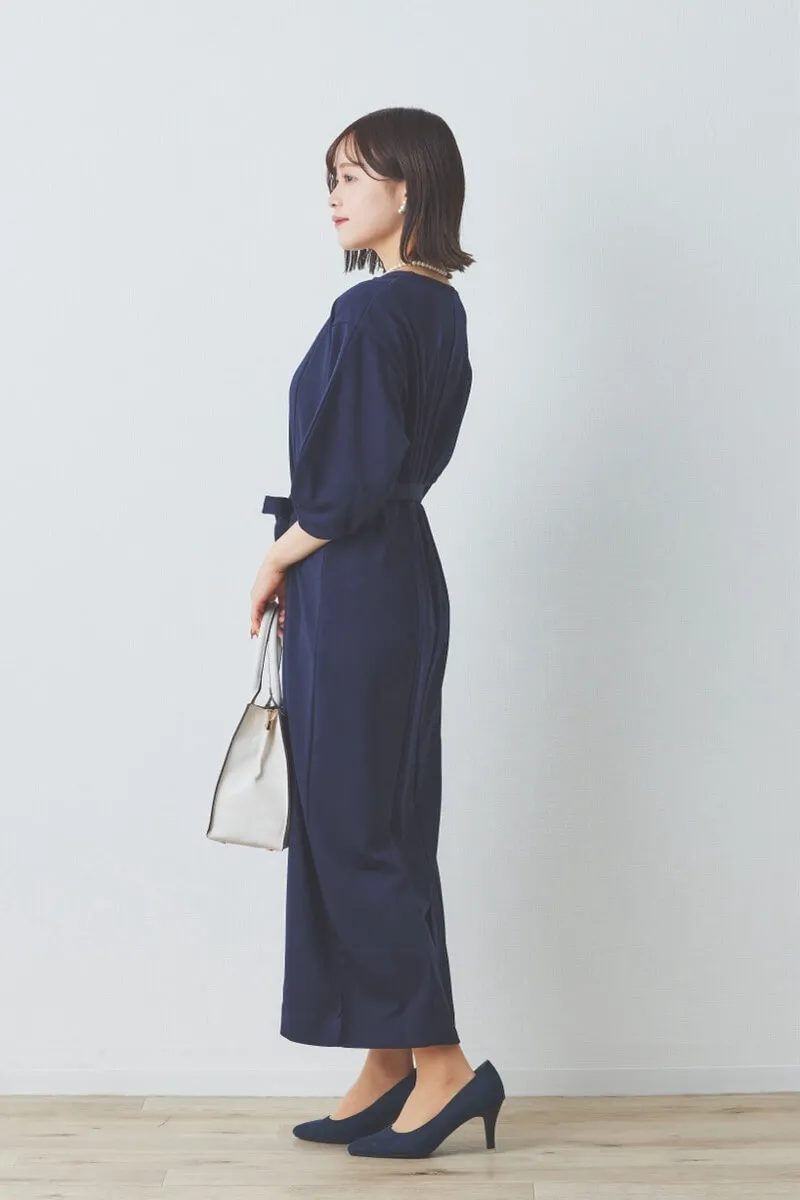 ネイビーのボリュームスリーブポンチワンピース