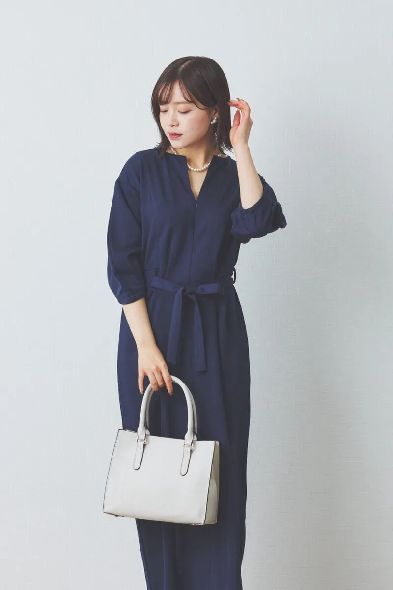 ネイビーのボリュームスリーブポンチワンピース