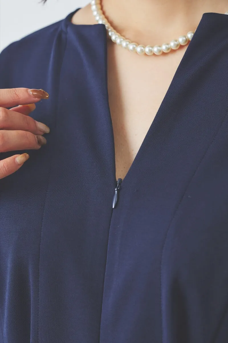 ネイビーのボリュームスリーブポンチワンピース