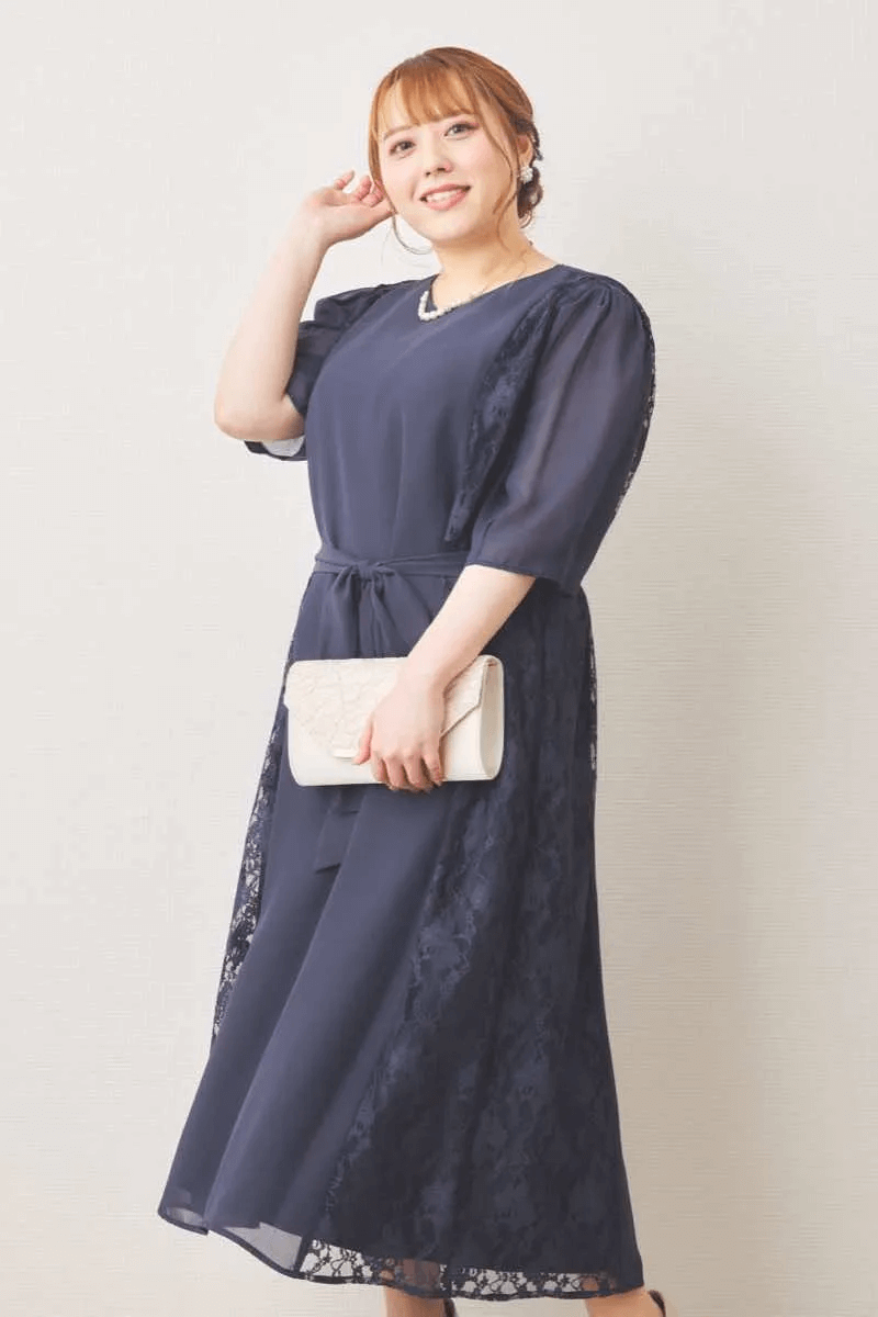 ネイビーのリボン付きサイドレースドレス