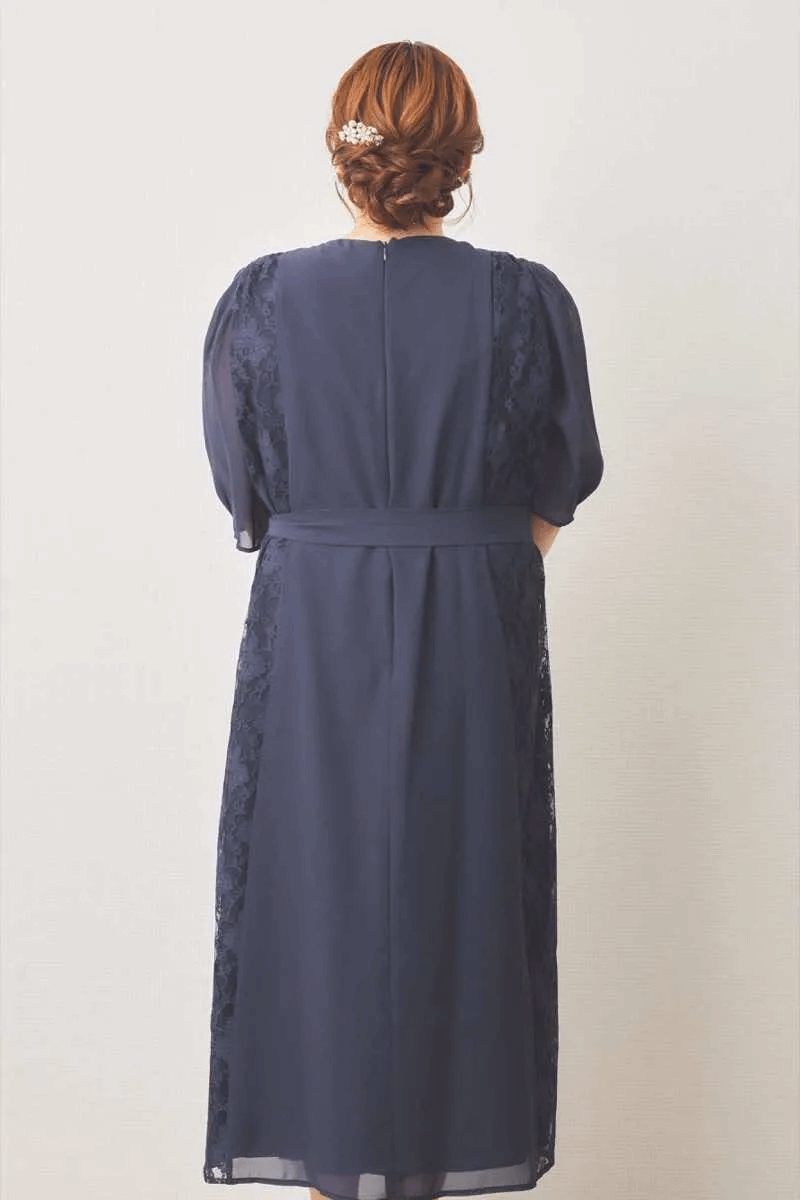 ネイビーのリボン付きサイドレースドレス