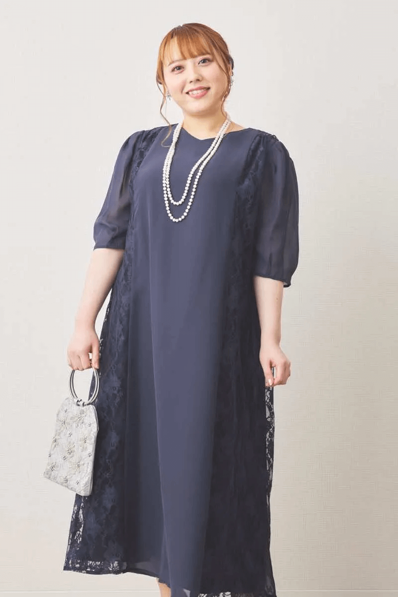 ネイビーのリボン付きサイドレースドレス