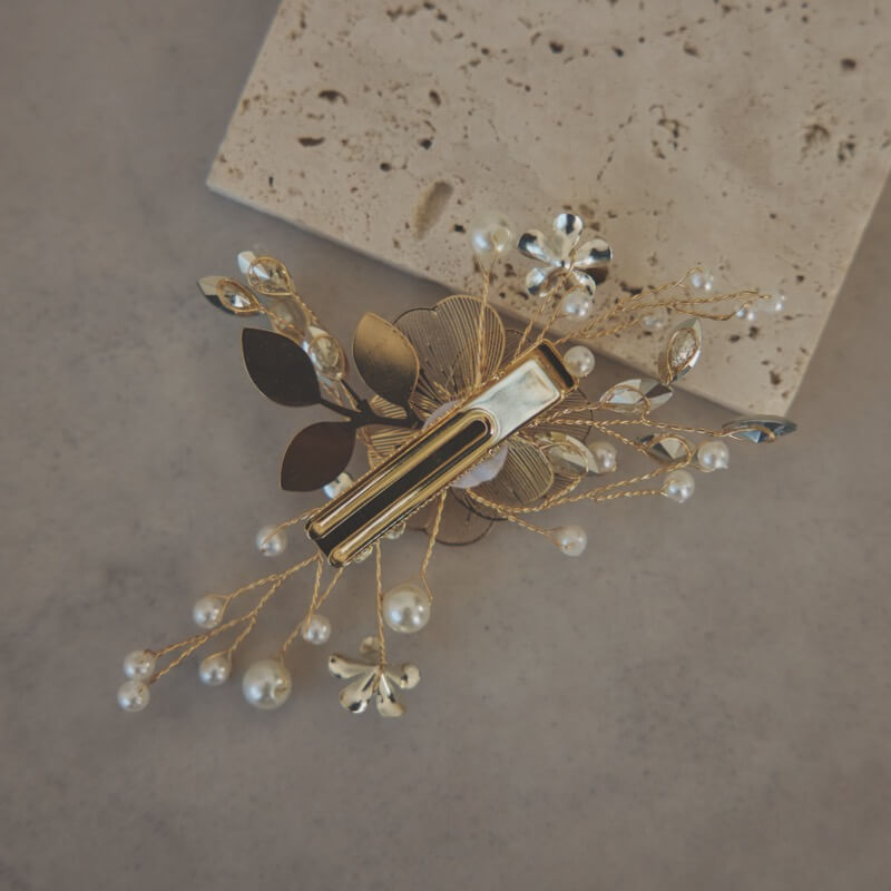 ピンクゴールドの透かしフラワーヘアクリップ