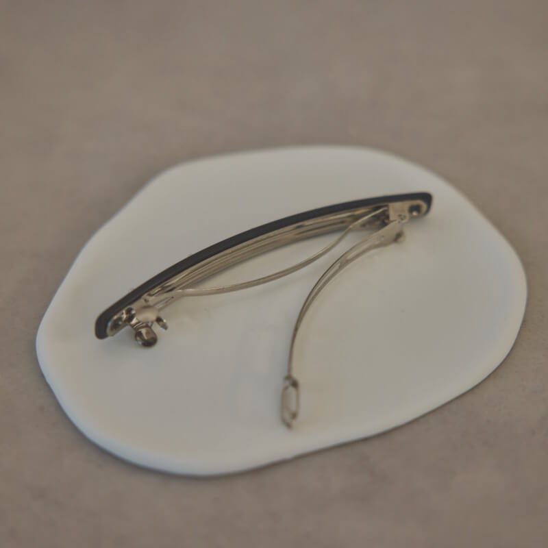 ブラックのパール付スリムバレッタ