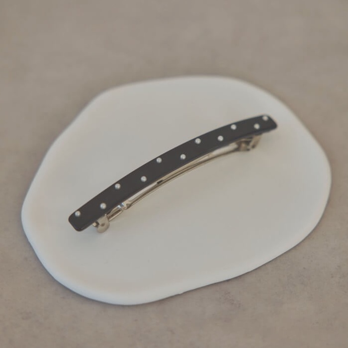 ブラックのパール付スリムバレッタ