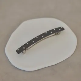 ブラックのパール付スリムバレッタ