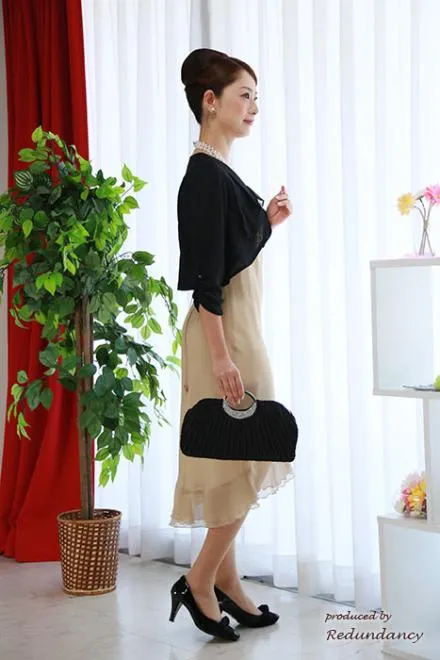 ベージュのコサージュ＆フリル裾シフォンドレスコーディネートセット