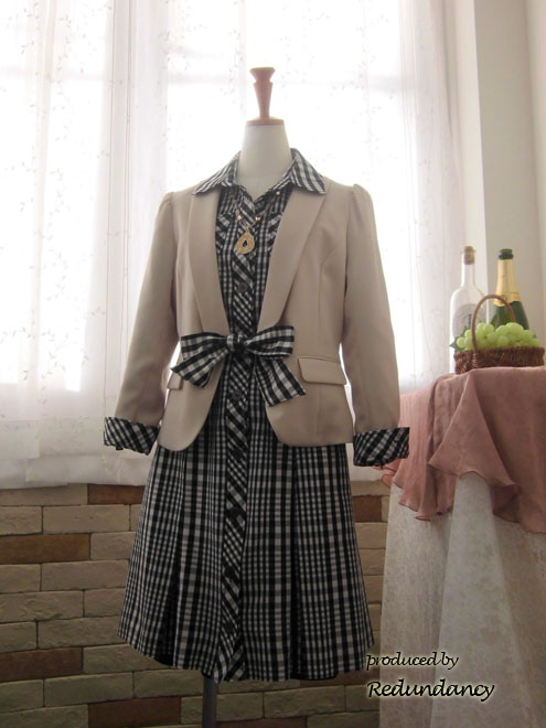 ブラック×ホワイトのチェック柄のシャツワンピース