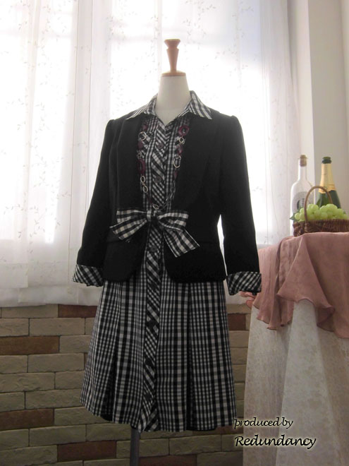 ブラック×ホワイトのチェック柄のシャツワンピース