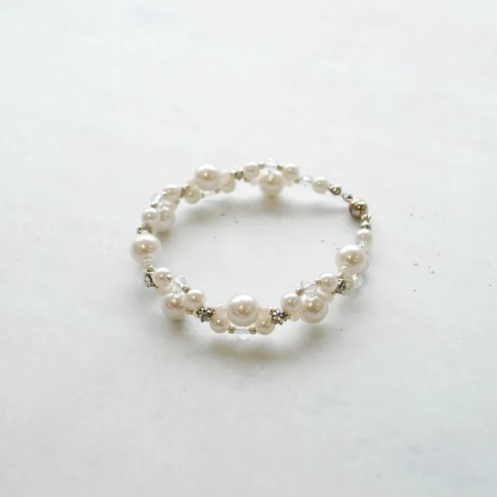 ホワイトパールとビジューのブレスレット