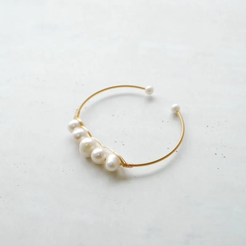 5粒パールのバングル