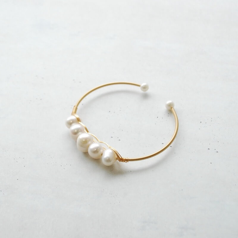 5粒パールのバングル