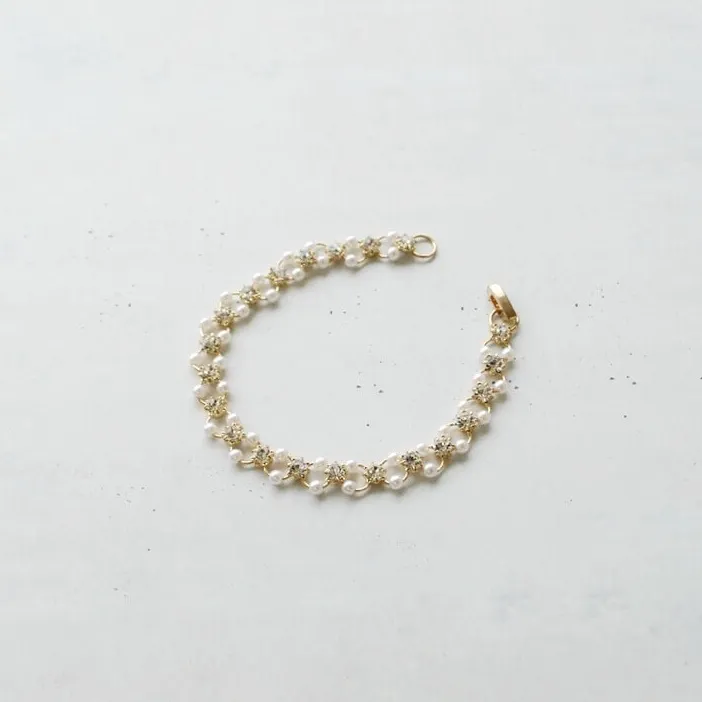 パールとストーンのチェーンブレスレット(ゴールド)