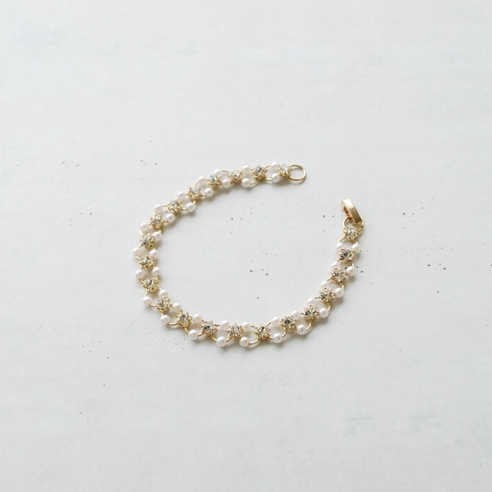 パールとストーンのチェーンブレスレット(ゴールド)