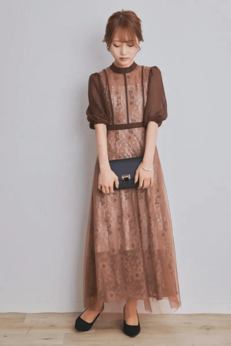 ブラウンのハイウエストチュールレースドレス