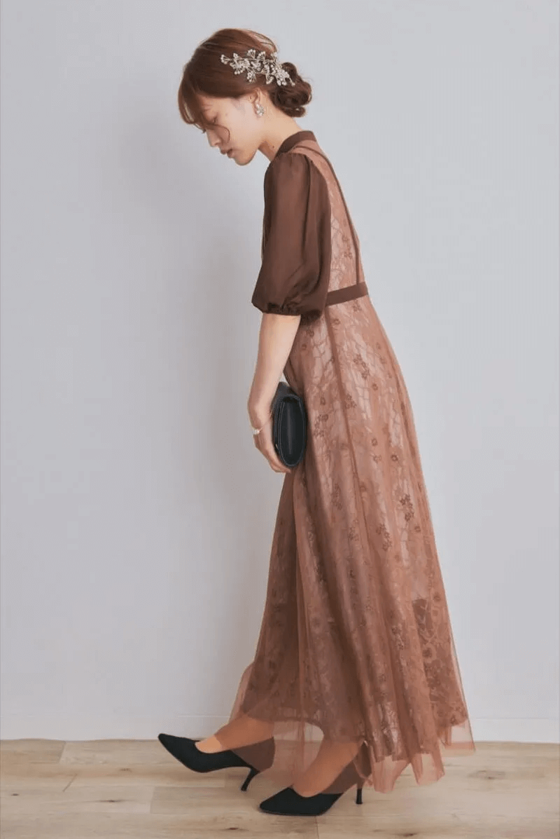 ブラウンのハイウエストチュールレースドレス