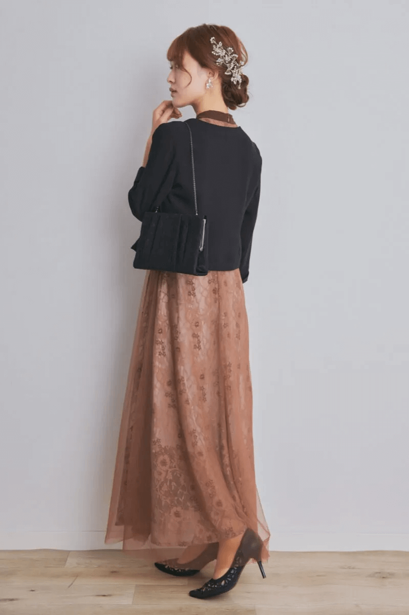ブラウンのハイウエストチュールレースドレス