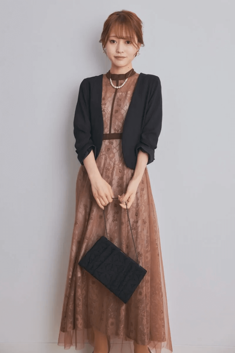 ブラウンのハイウエストチュールレースドレス