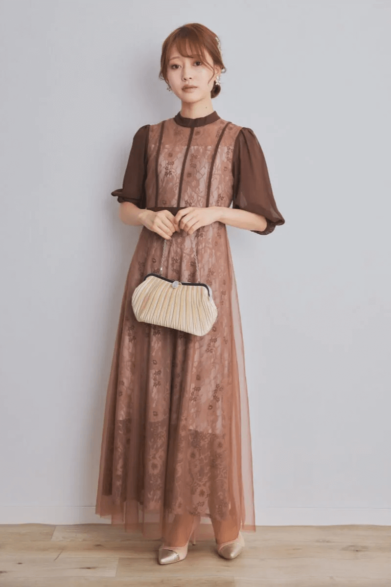 ブラウンのハイウエストチュールレースドレス