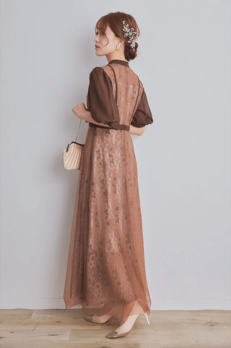 ブラウンのハイウエストチュールレースドレス
