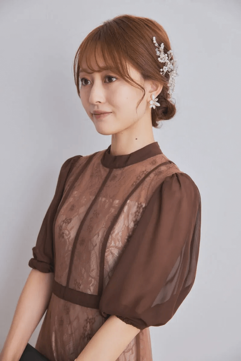 ブラウンのハイウエストチュールレースドレス
