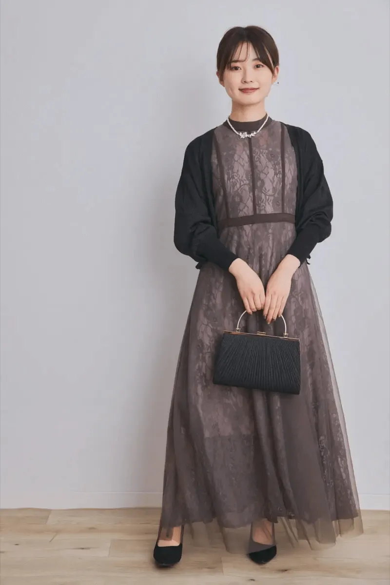 グレーのハイウエストチュールレースドレス