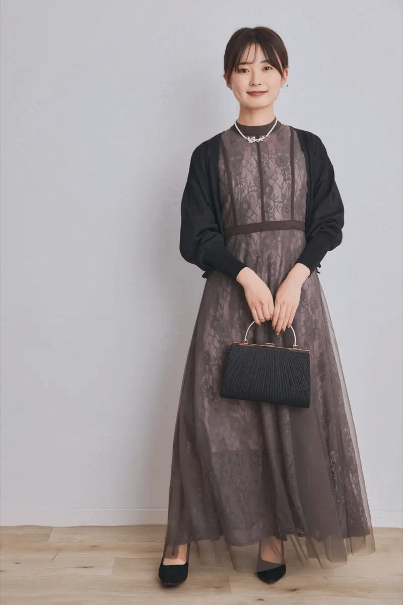 グレーのハイウエストチュールレースドレス