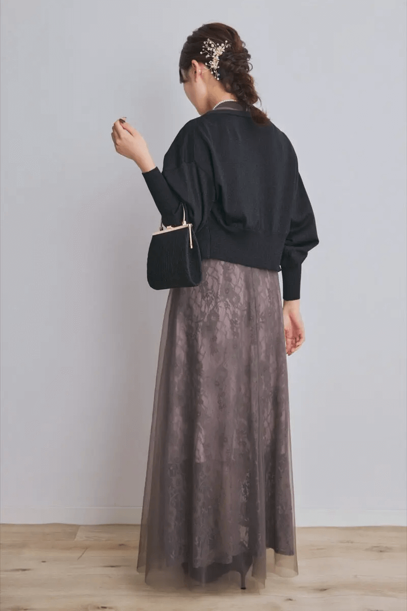グレーのハイウエストチュールレースドレス