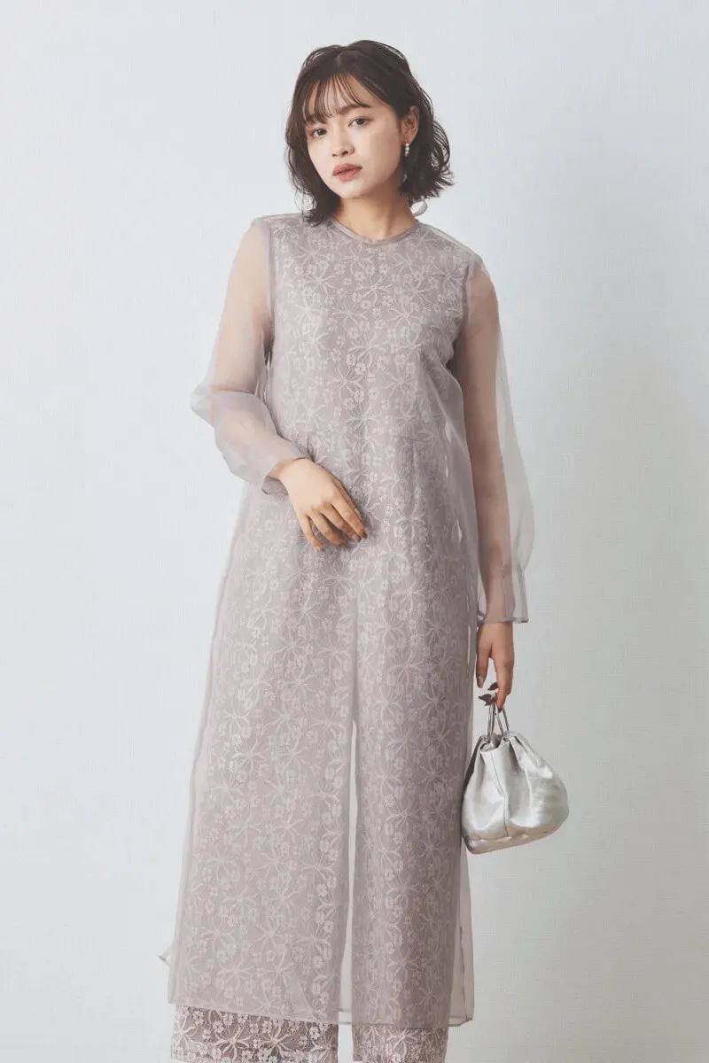 ピンクベージュのシアーレイヤードオールインワンドレス