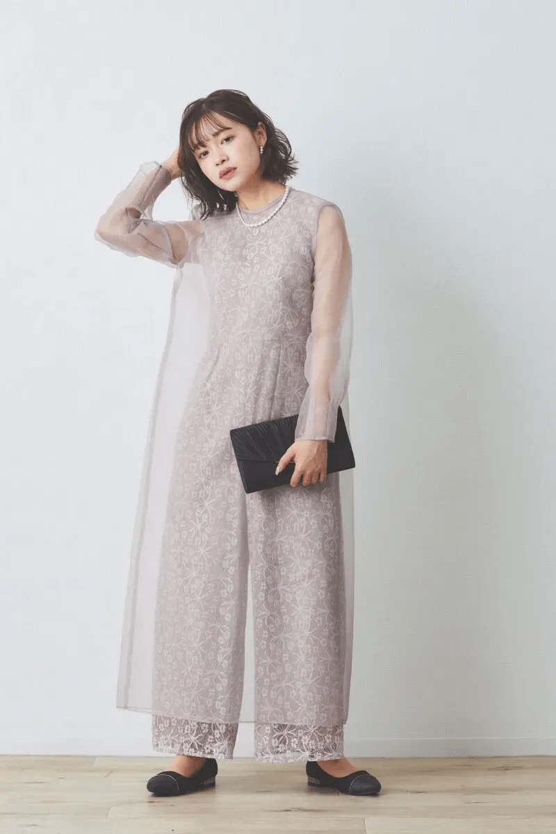 ピンクベージュのシアーレイヤードオールインワンドレス