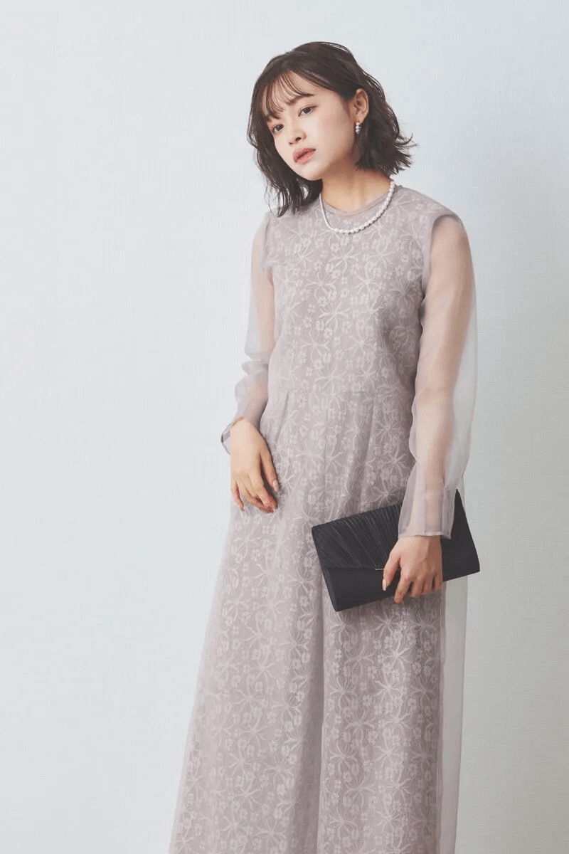 ピンクベージュのシアーレイヤードオールインワンドレス