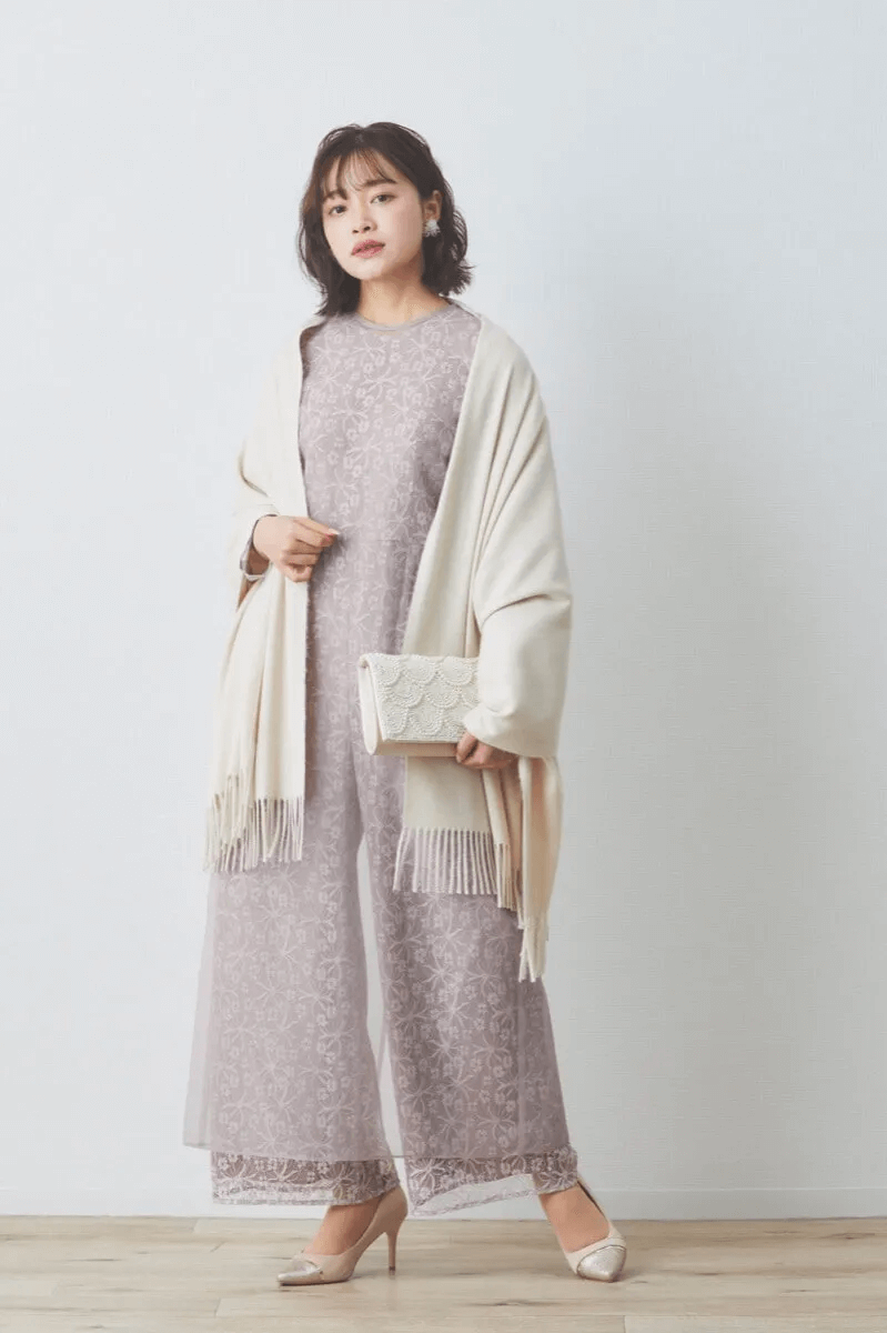 ピンクベージュのシアーレイヤードオールインワンドレス