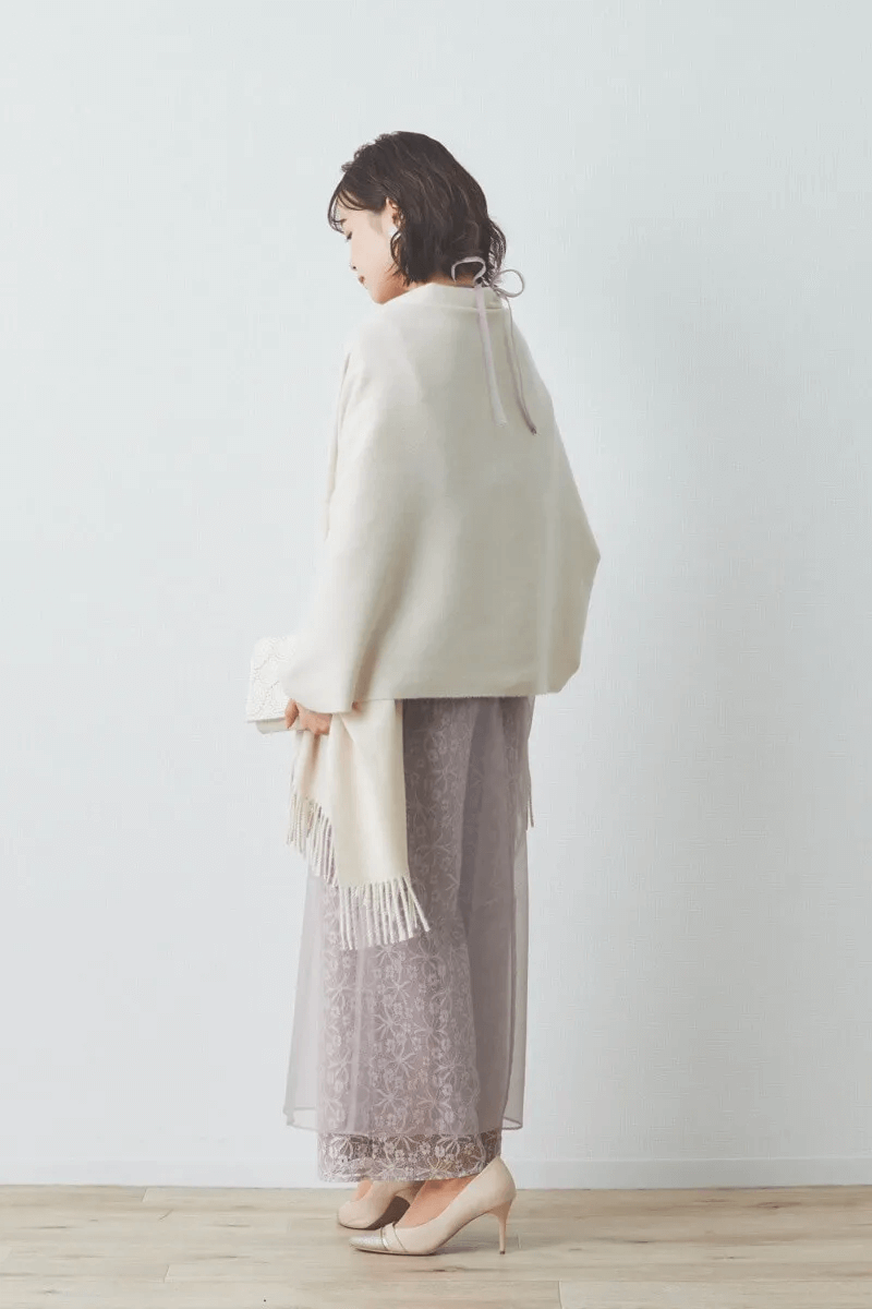 ピンクベージュのシアーレイヤードオールインワンドレス