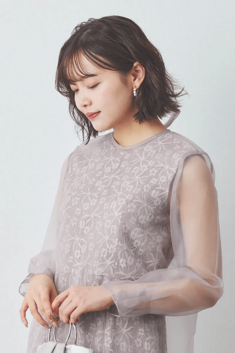 ピンクベージュのシアーレイヤードオールインワンドレス