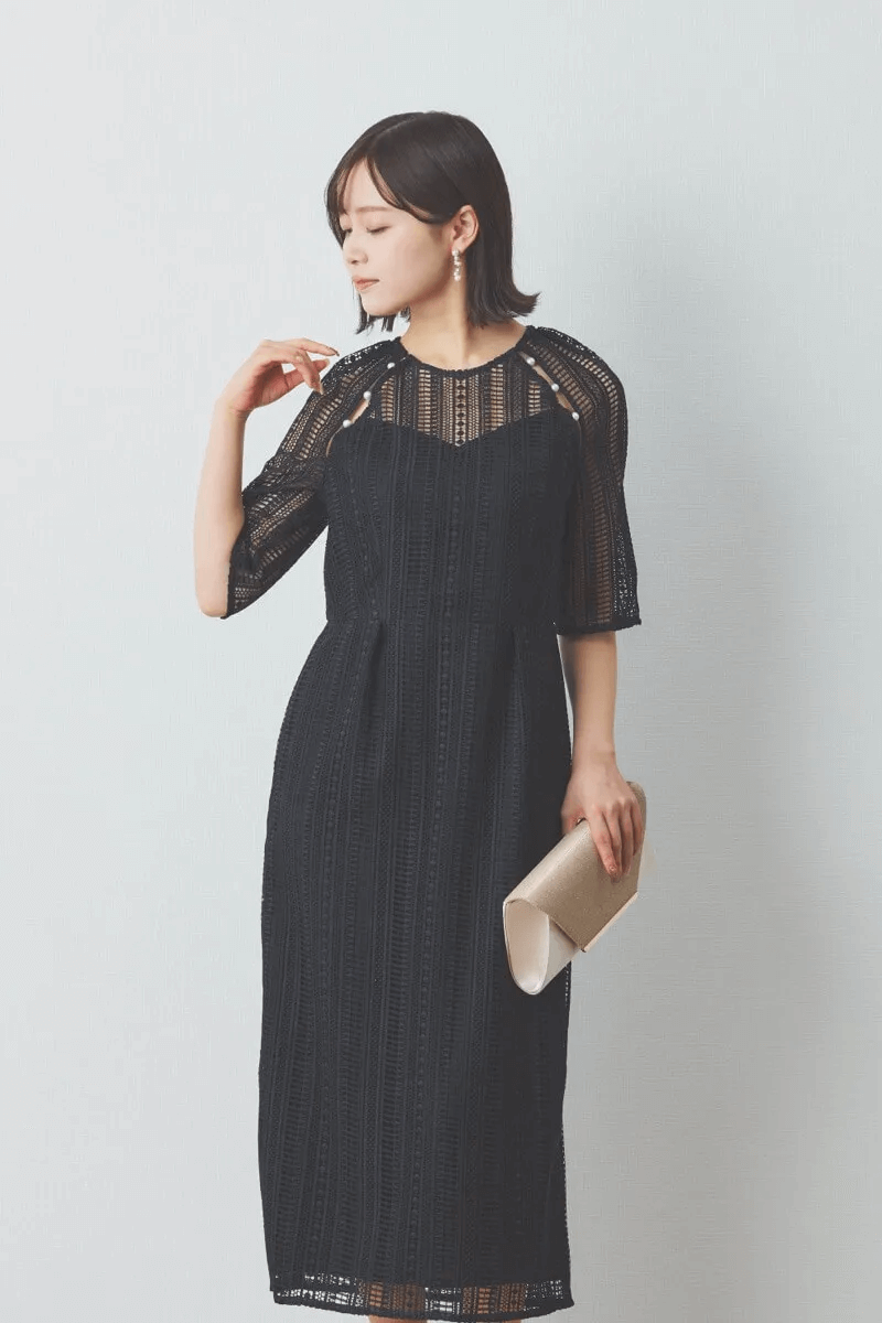 ブラックのデザインパールレースドレス