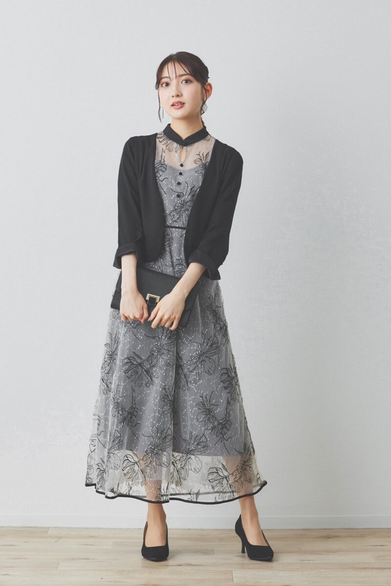 ブルーの配色フラワーレースパイピングドレス