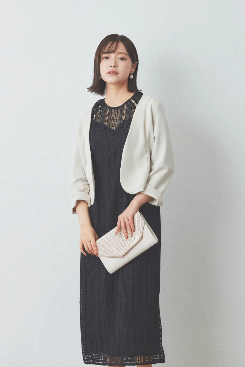 ブラックのデザインパールレースドレス