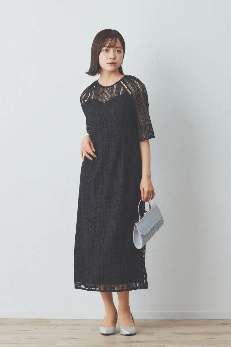 ブラックのデザインパールレースドレス