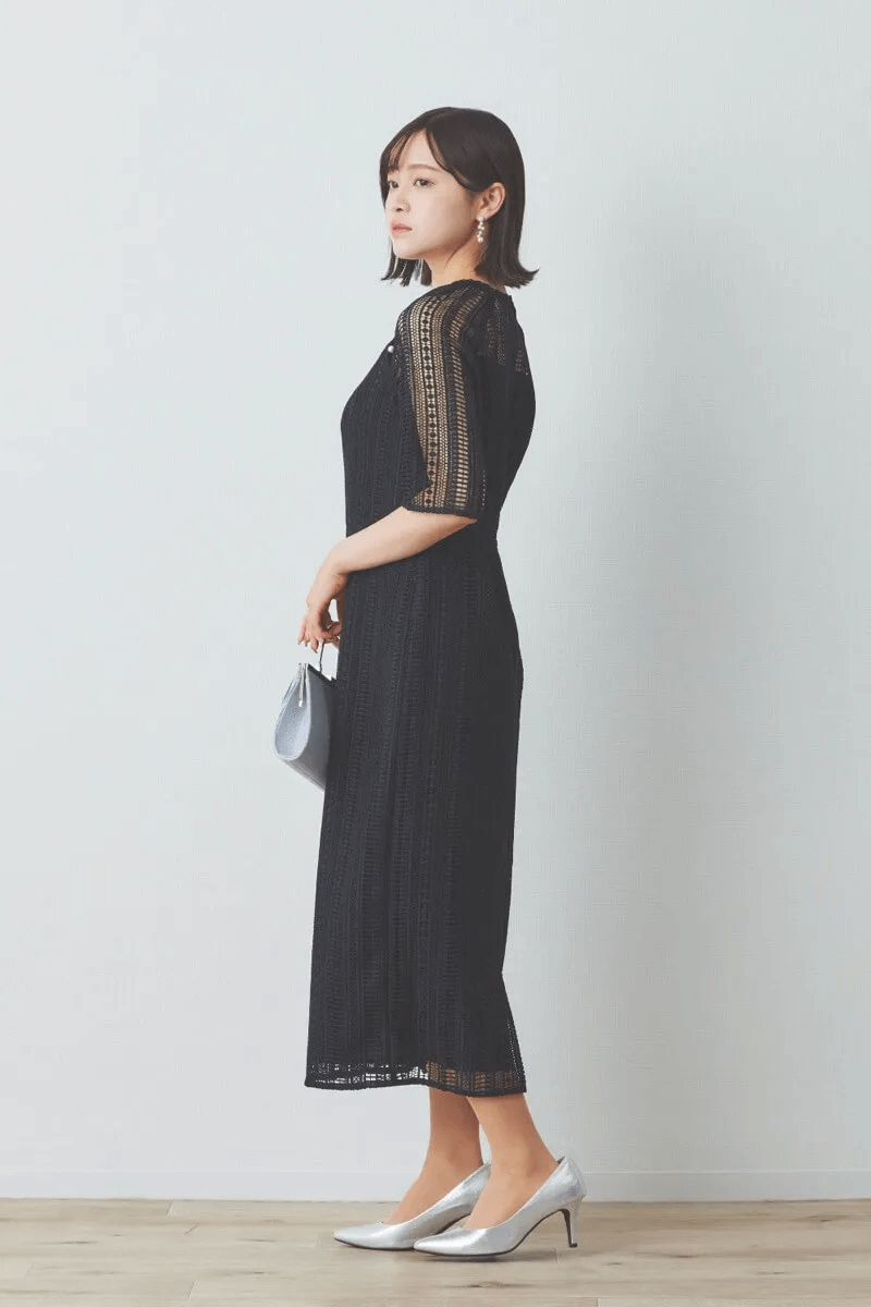 ブラックのデザインパールレースドレス